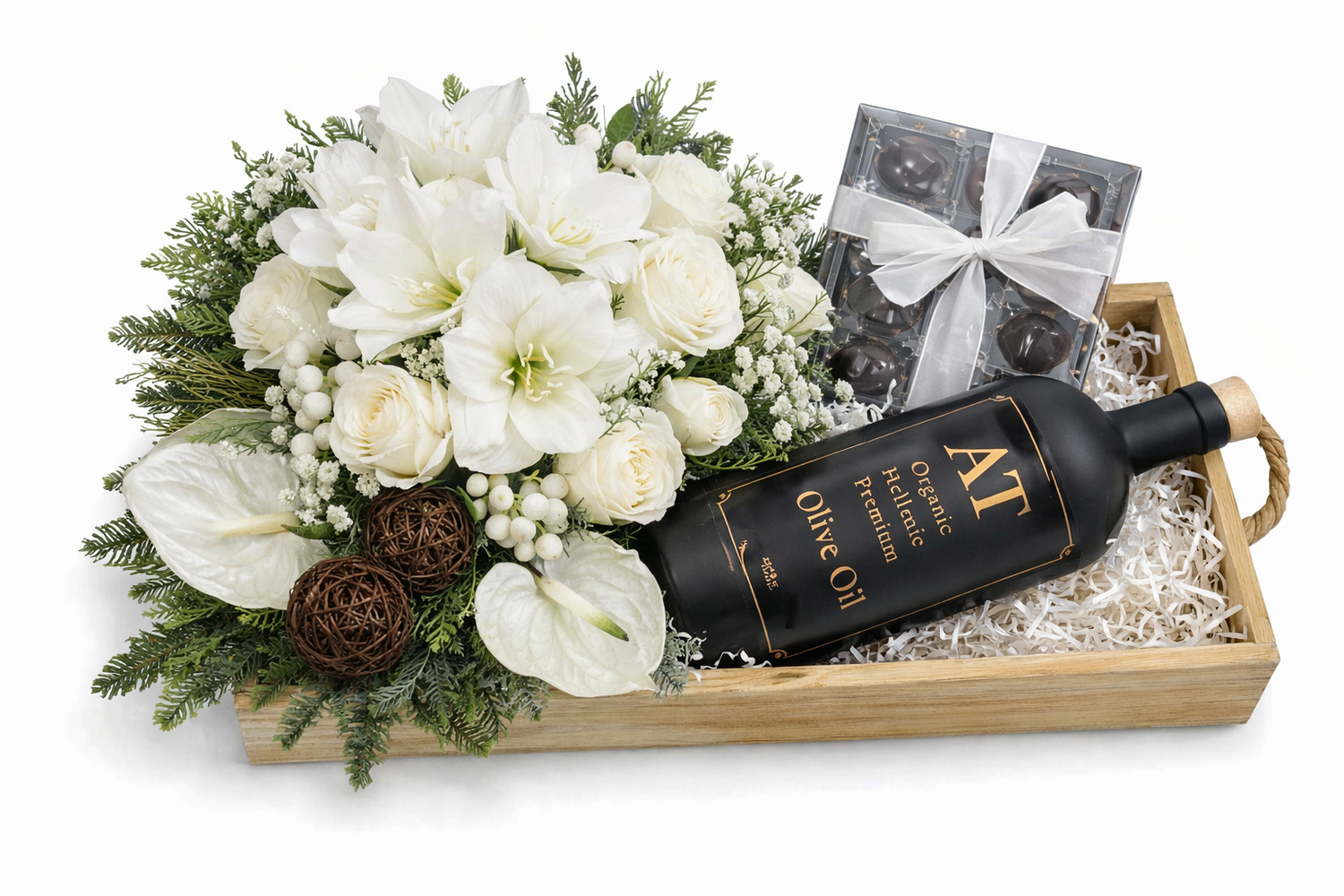 Χειμωνιάτικο gift set με λευκές αμαρυλλίδες, τριαντάφυλλα, premium ελαιόλαδο AT Organic και σοκολατάκια σε ξύλινο δίσκο — FlowersAthens